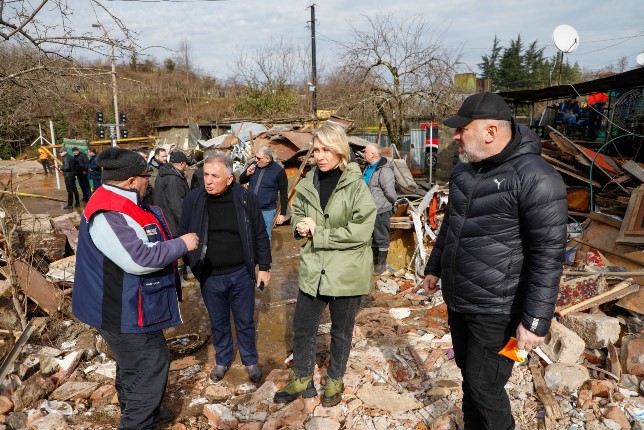 პარლამენტის წევრები სტიქიის ზონაში იმყოფებიან