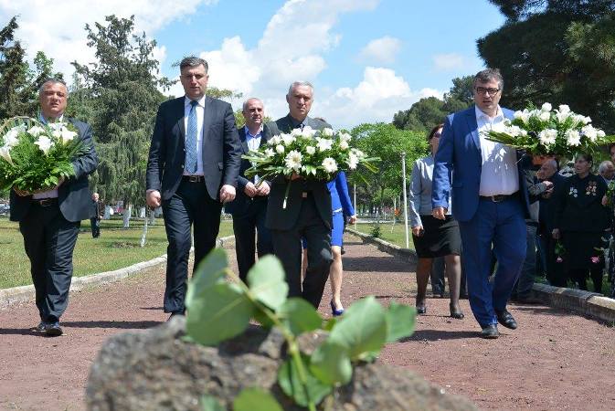 რუსთავში ფაშიზმზე გამარჯვების 71-ე წლისთავი აღნიშნეს