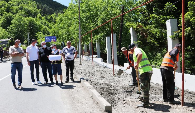 ამბროლაურში სარეაბილიტაციო სამუშაოები  ხორციელდება