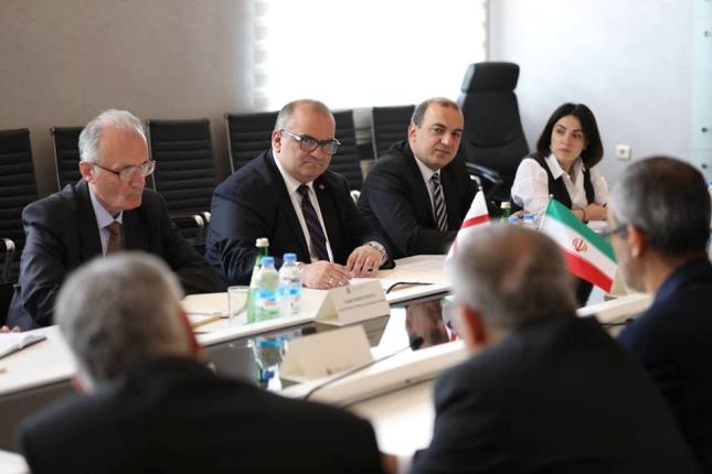 განათლების მინისტრი ირანის ისლამური რესპუბლიკის დელეგაციას შეხვდა