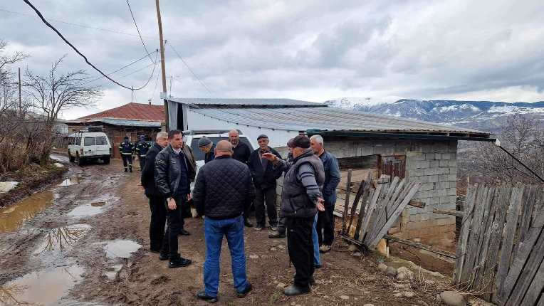 ადგილზე არსებულ ვითარებას გარემოს ეროვნული სააგენტოს გეოლოგები  აფასებენ