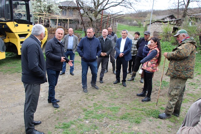 ლევან ხარაბაძე გორაკასა და ქვემოჭალის მოსახლეობას შეხვდა