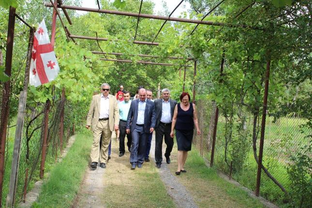 ამერიკის საგანგებო და სრულუფლებიანი ელჩი ერგნეთში აგვისტოს ომის მუზეუმს ეწვია