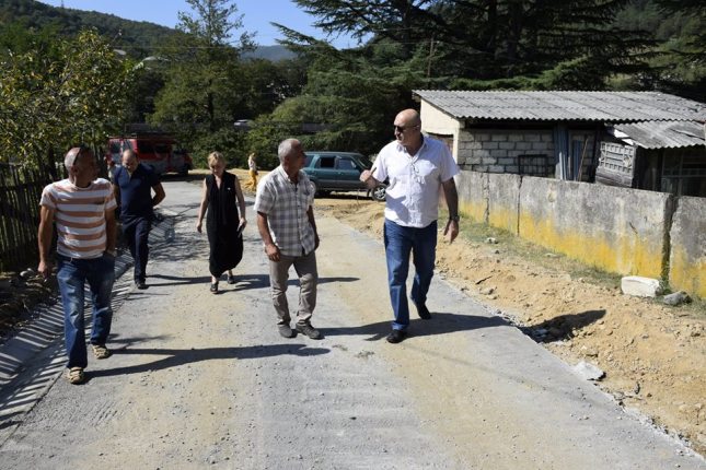 ხარაგაულის გამგებელმა მაქათუბნის და ვაშლევის გზები მოინახულა