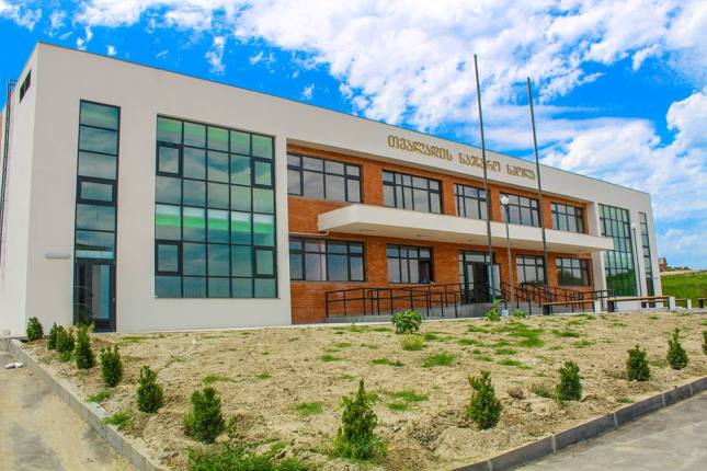 განთლებისა და მეცნიერების სამინისტრომ კასპის მუნიციპალიტეტის სოფელ თვალადში ახალი სკოლა ააშენა