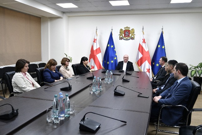 ზურაბ აზარაშვილმა, თანამშრომლებს ახალი მოადგილე წარუდგინა