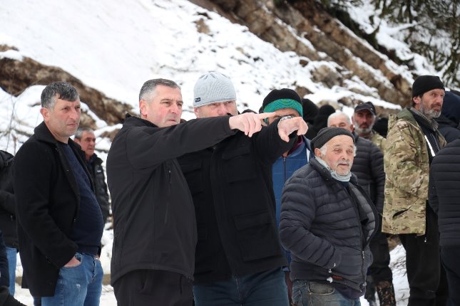 ცაგერის მუნიციპალიტეტში  ჩქუმი-ქულბაქის დამაკავშირებელი გზის მონაკვეთზე ჩამოიშალა მთის მასა