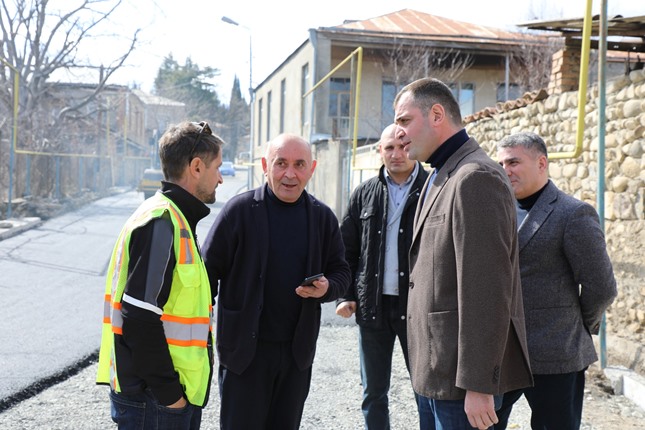 კახეთში საგზაო ინფრასტრუქტურის მოწესრიგება აქტიურად მიმდინარეობს