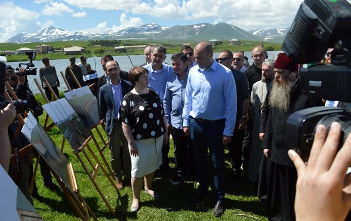 პრემიერი ფარავნის ტბასთან ტურისტული ინფრასტრუქტურის მოწყობის პროექტს და ჯავახეთის დაცული ტერიტორიის გაფართოებასთან დაკავშირებულ სიახლეებს გაეცნო