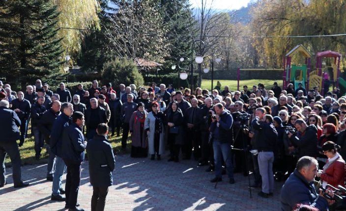 ამბროლაურში, მოსახლეობასთან ღია შეხვედრების ფარგლებში, დასკვნითი შეხვედრა გაიმართა