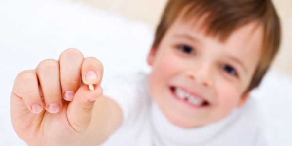ნუ გადაყრით ბავშვის მოცვლილ კბილებს